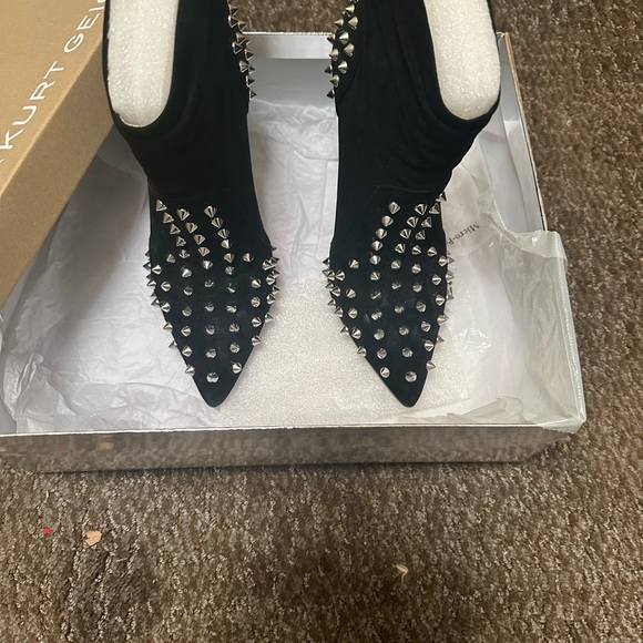 Shoes - Picture 4 of 4